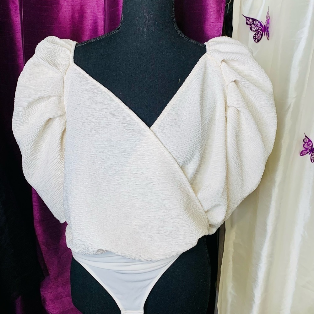 Express Ivory Bodysuit With Dramatic Sleeves size M - Picture 3 of 6
